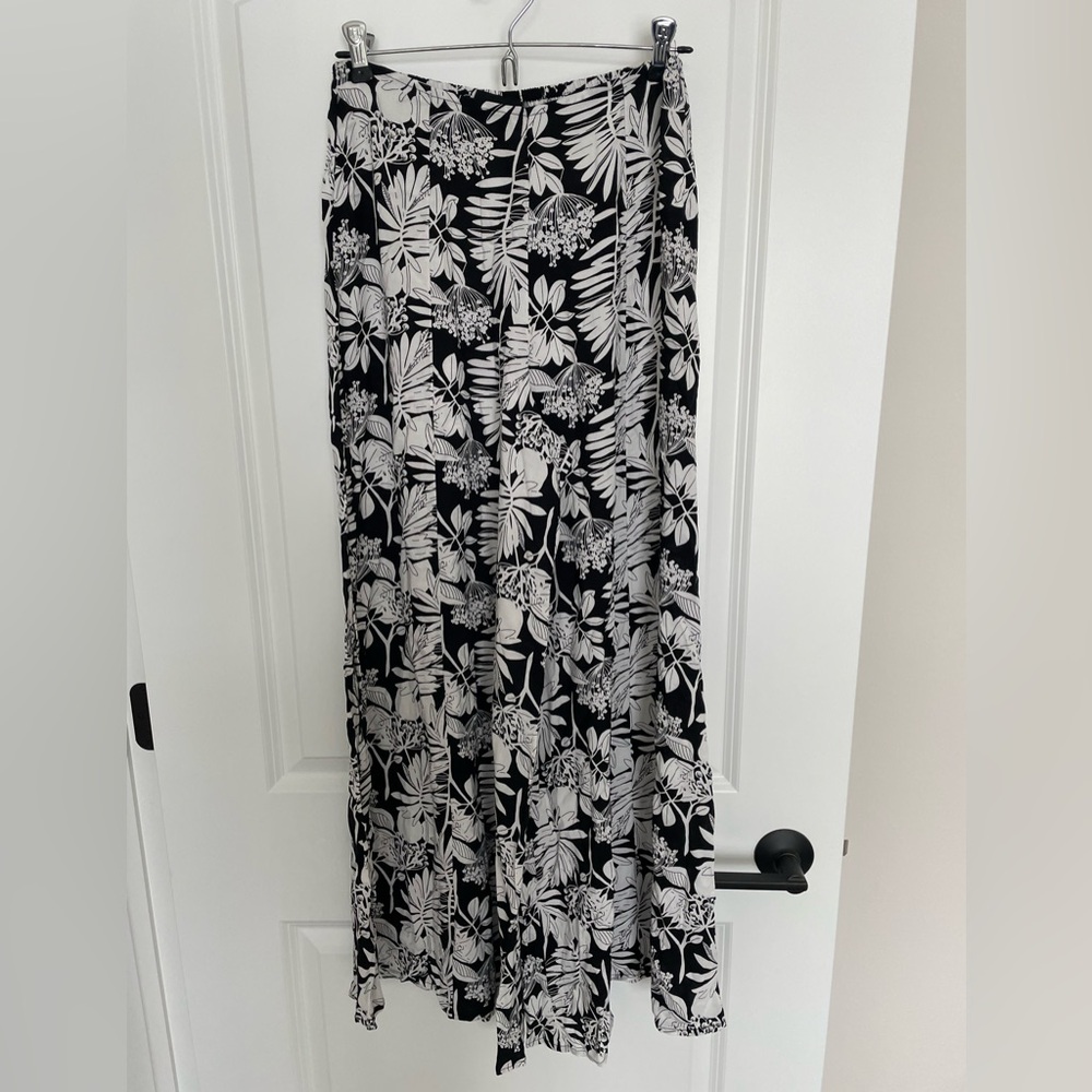 Black and white tropical print wide leg pants